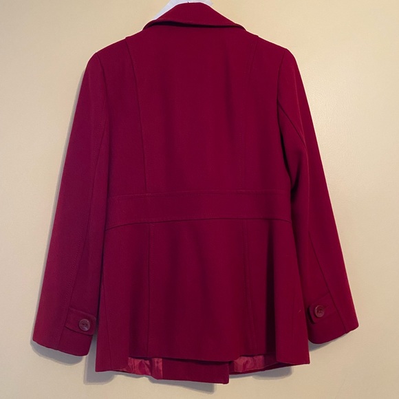 Woman’s Kenneth Cole dark red wool pea coat. Freshly dry cleaned. Size 8 - Picture 2 of 6